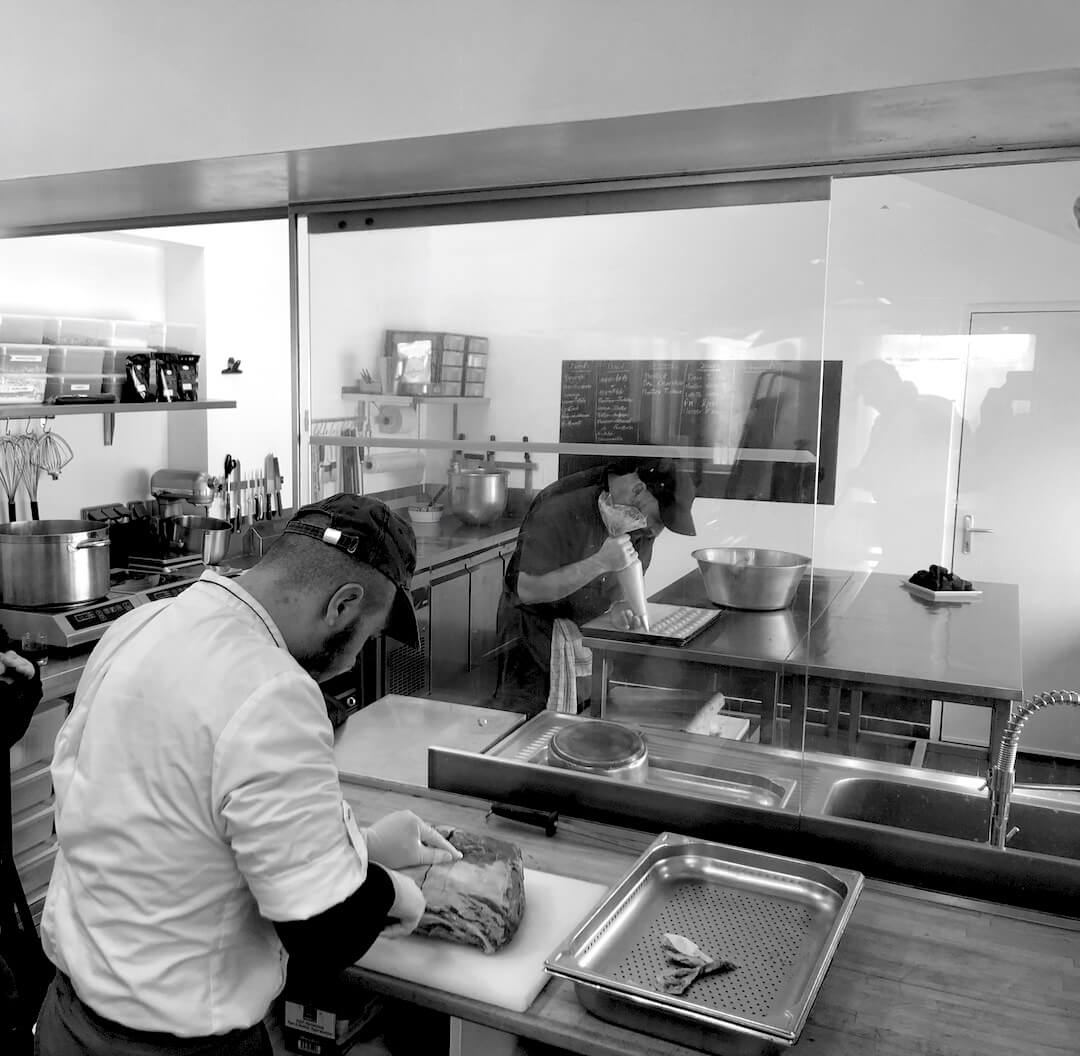 laboratoire cuisine patisserie fredeville traiteur avec cuisiniers et patissiers